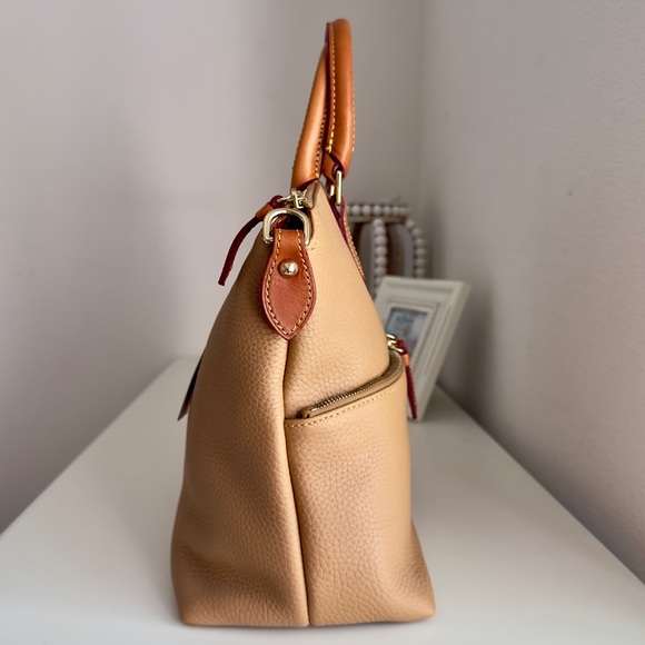 NWT Dooney & Bourke Dillen Double Pocket Crossbody Satchel Pebble Leather Sand - Picture 5 of 12